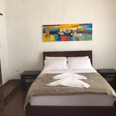 Hostal Rous ซานกิล ภายนอก รูปภาพ