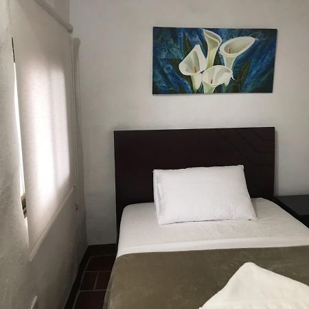 Hostal Rous ซานกิล ภายนอก รูปภาพ