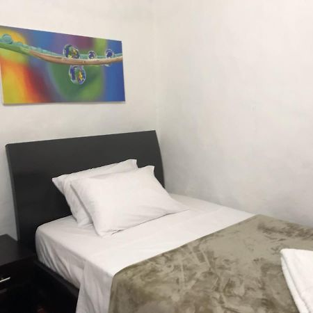 Hostal Rous ซานกิล ภายนอก รูปภาพ