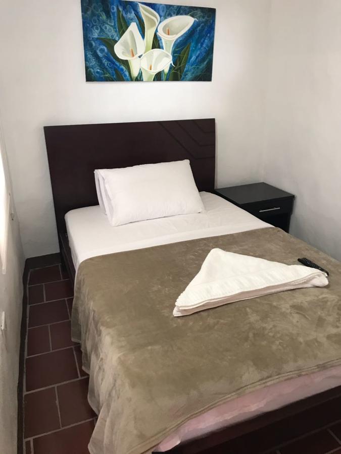 Hostal Rous ซานกิล ภายนอก รูปภาพ