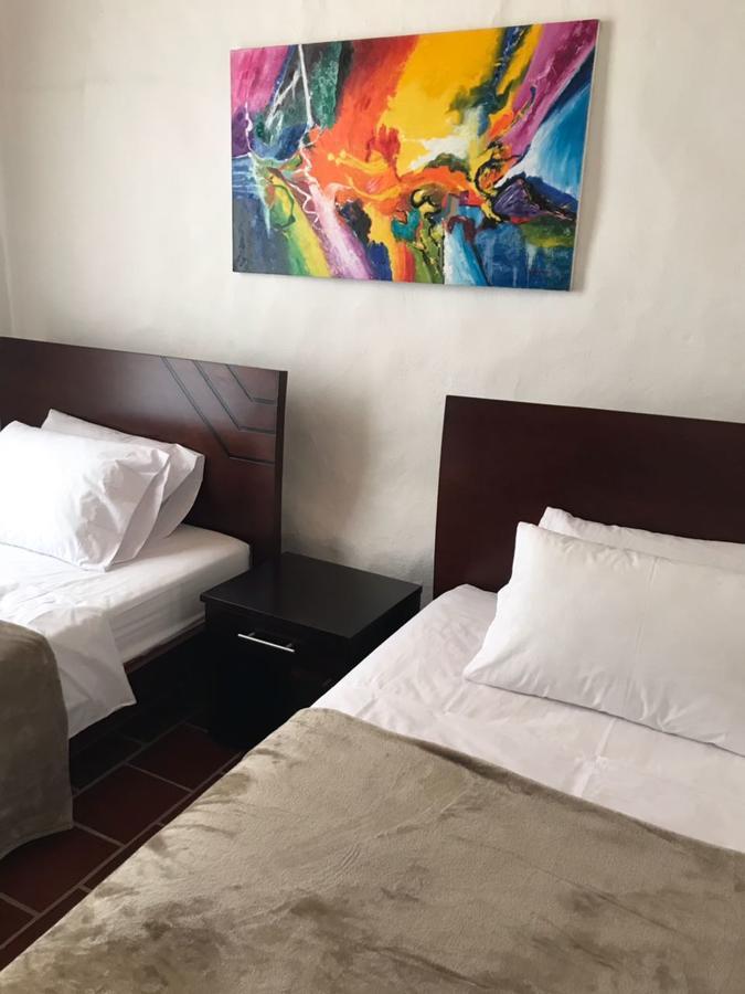 Hostal Rous ซานกิล ภายนอก รูปภาพ