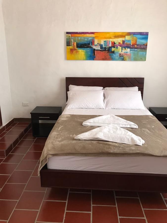 Hostal Rous ซานกิล ภายนอก รูปภาพ