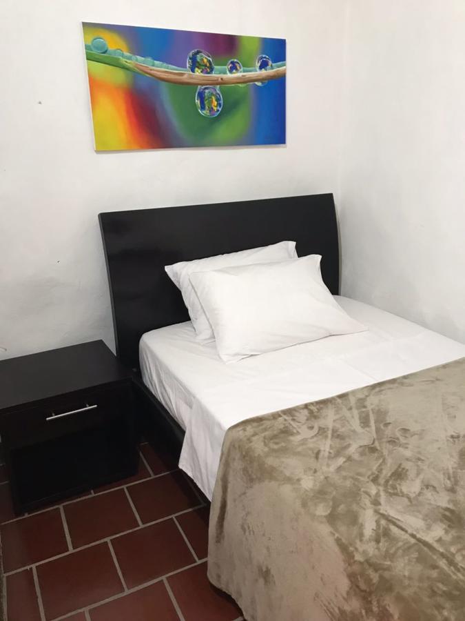 Hostal Rous ซานกิล ภายนอก รูปภาพ