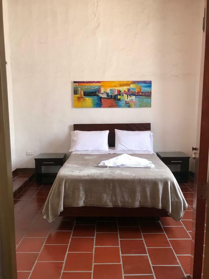 Hostal Rous ซานกิล ภายนอก รูปภาพ