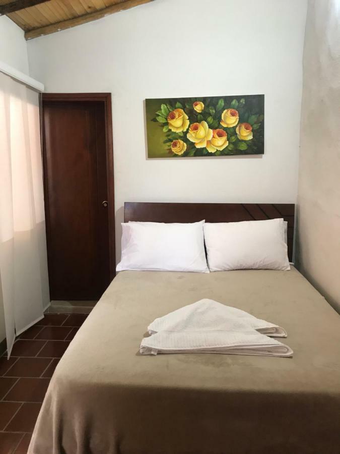 Hostal Rous ซานกิล ภายนอก รูปภาพ