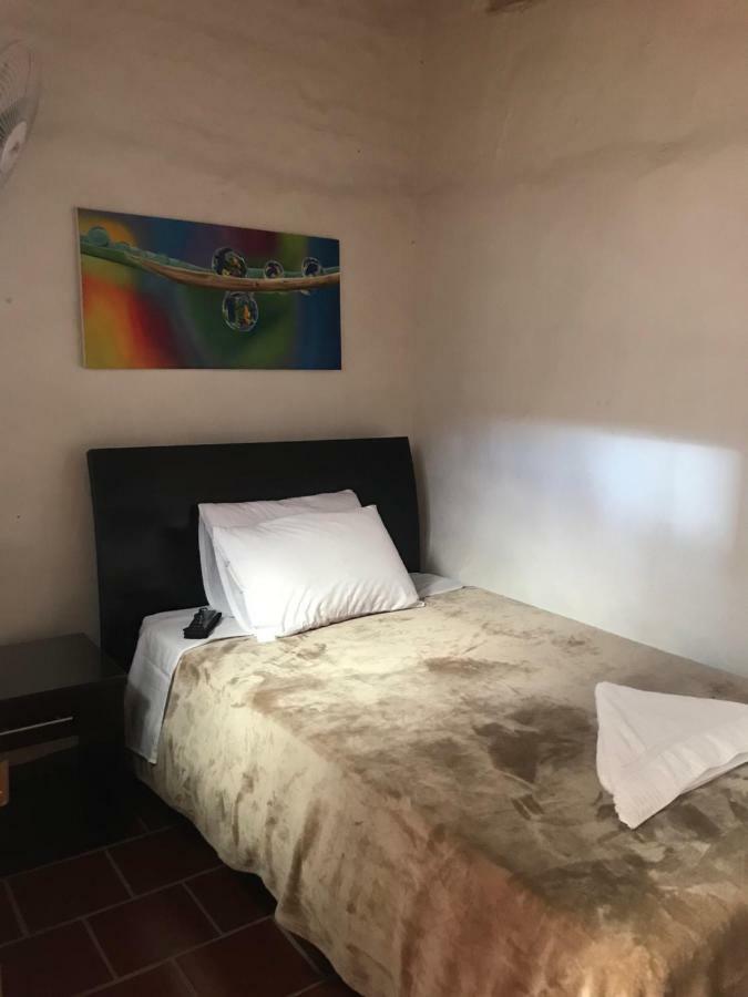 Hostal Rous ซานกิล ภายนอก รูปภาพ